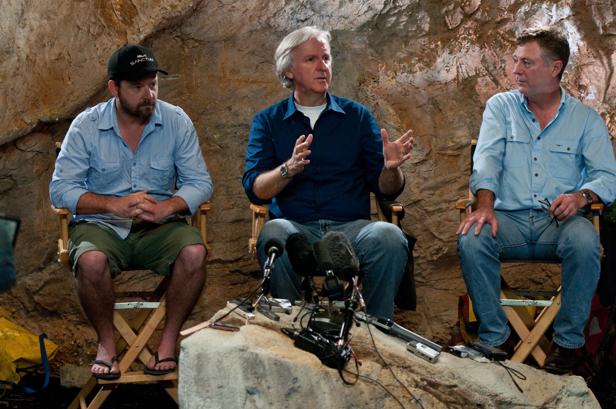Still of James Cameron and Alister Grierson in Sanctum 3D (2011)