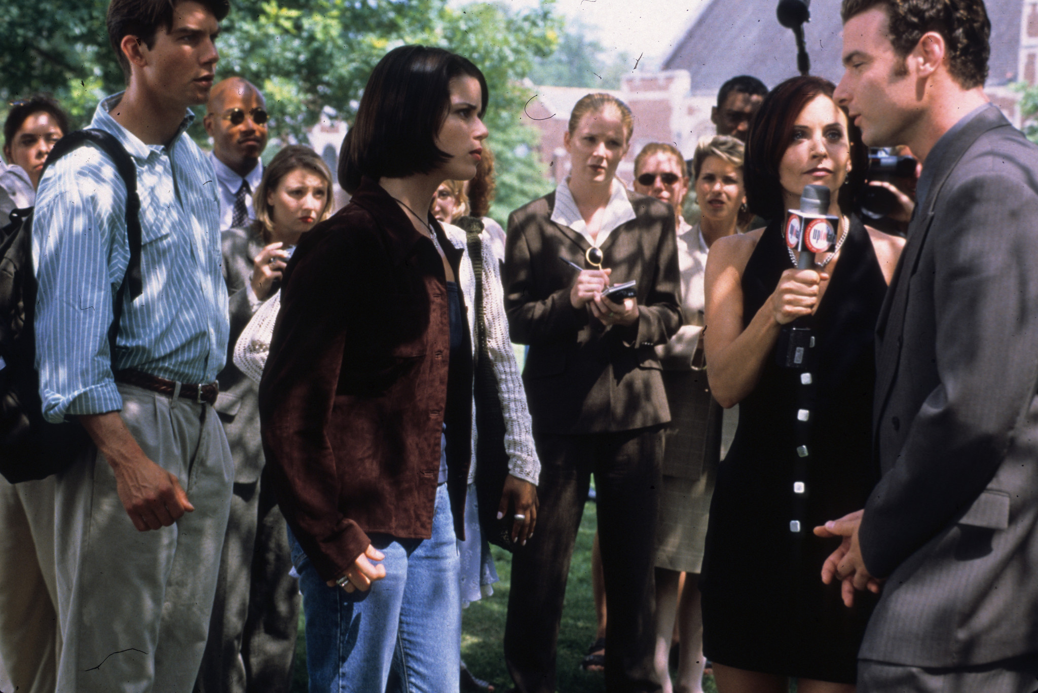 Still of Neve Campbell, Liev Schreiber, Courteney Cox and Jerry O'Connell in Klyksmas: antroji dalis (1997)
