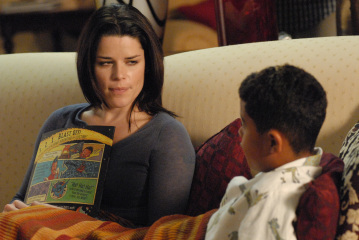 Still of Neve Campbell in The Philanthropist (2009)