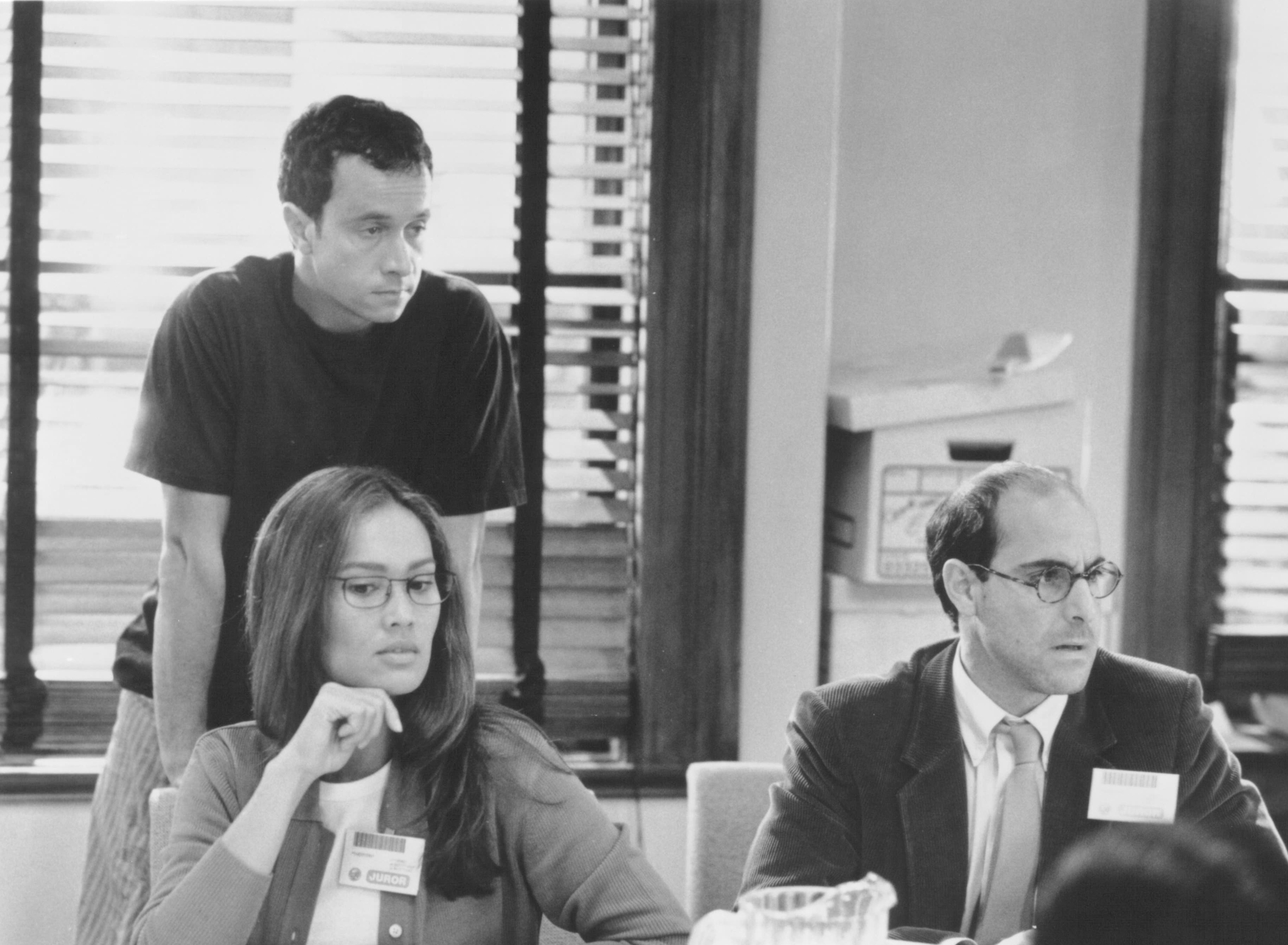 Still of Tia Carrere, Pauly Shore and Stanley Tucci in Jury Duty (1995)