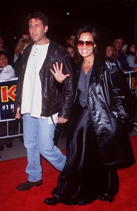 Tia Carrere and Elie Samaha at event of Money Train (1995)