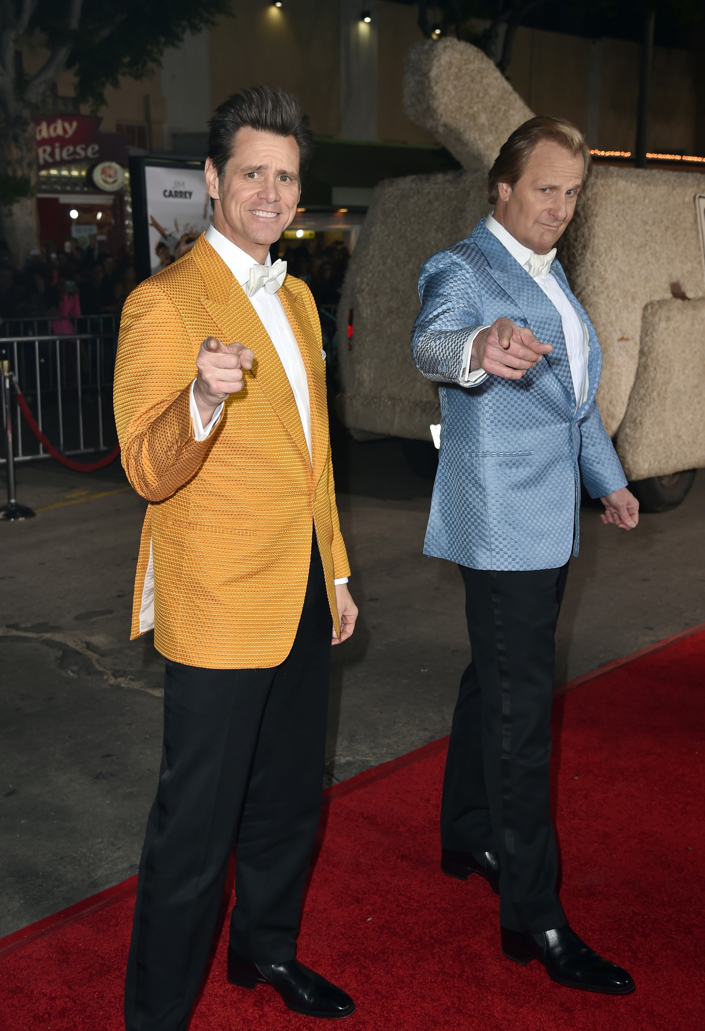 Jim Carrey and Jeff Daniels at event of Bukas ir bukesnis 2 (2014)