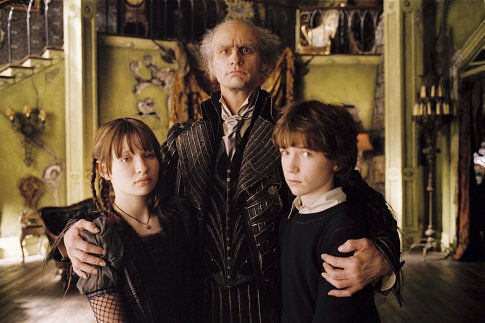 Still of Jim Carrey, Liam Aiken and Emily Browning in Neitiketinos Lemoni Sniketo istorijos (2004)