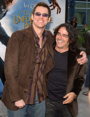 Jim Carrey and Brad Silberling at event of Neitiketinos Lemoni Sniketo istorijos (2004)