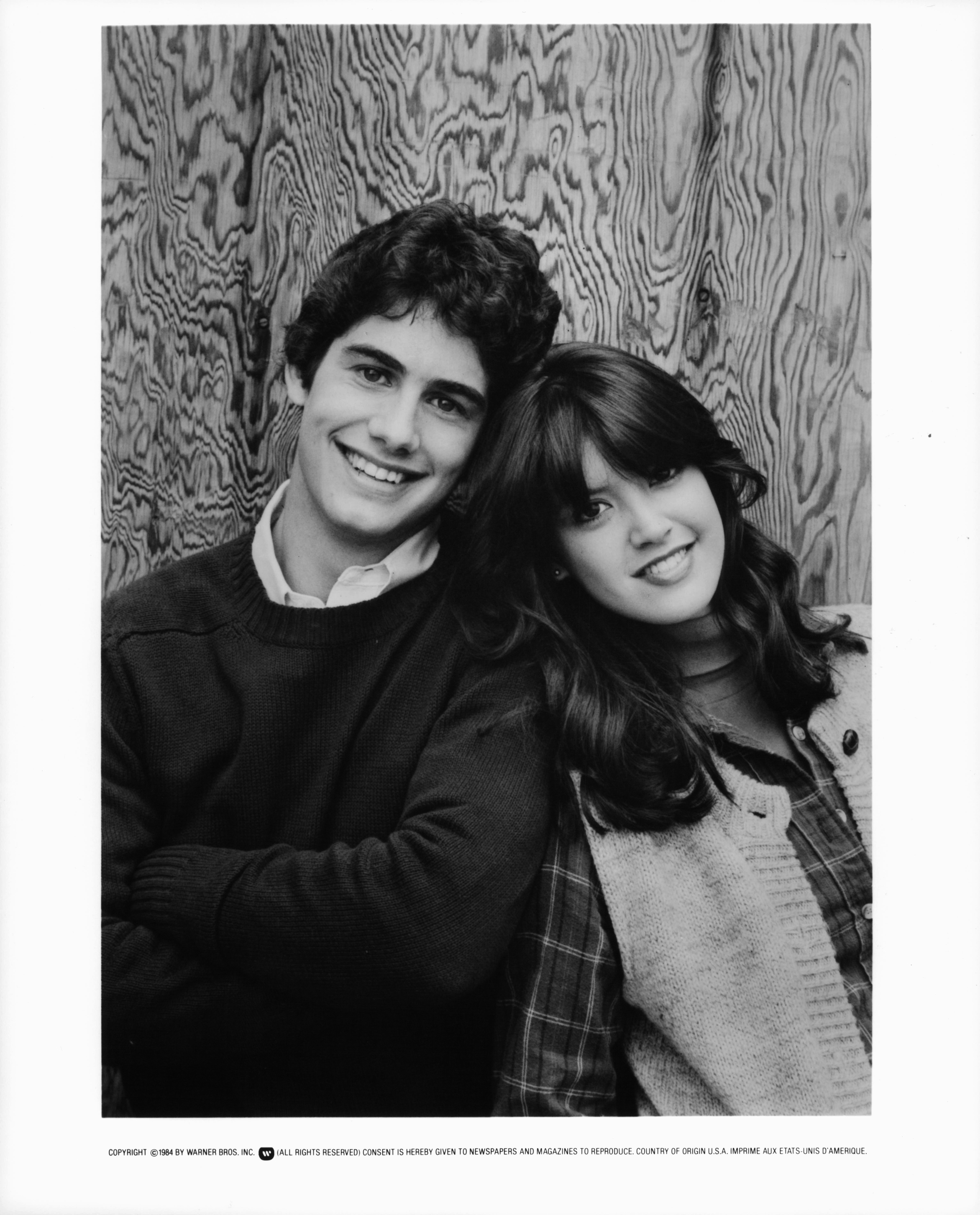 Still of Phoebe Cates and Zach Galligan in Gremlins (1984)