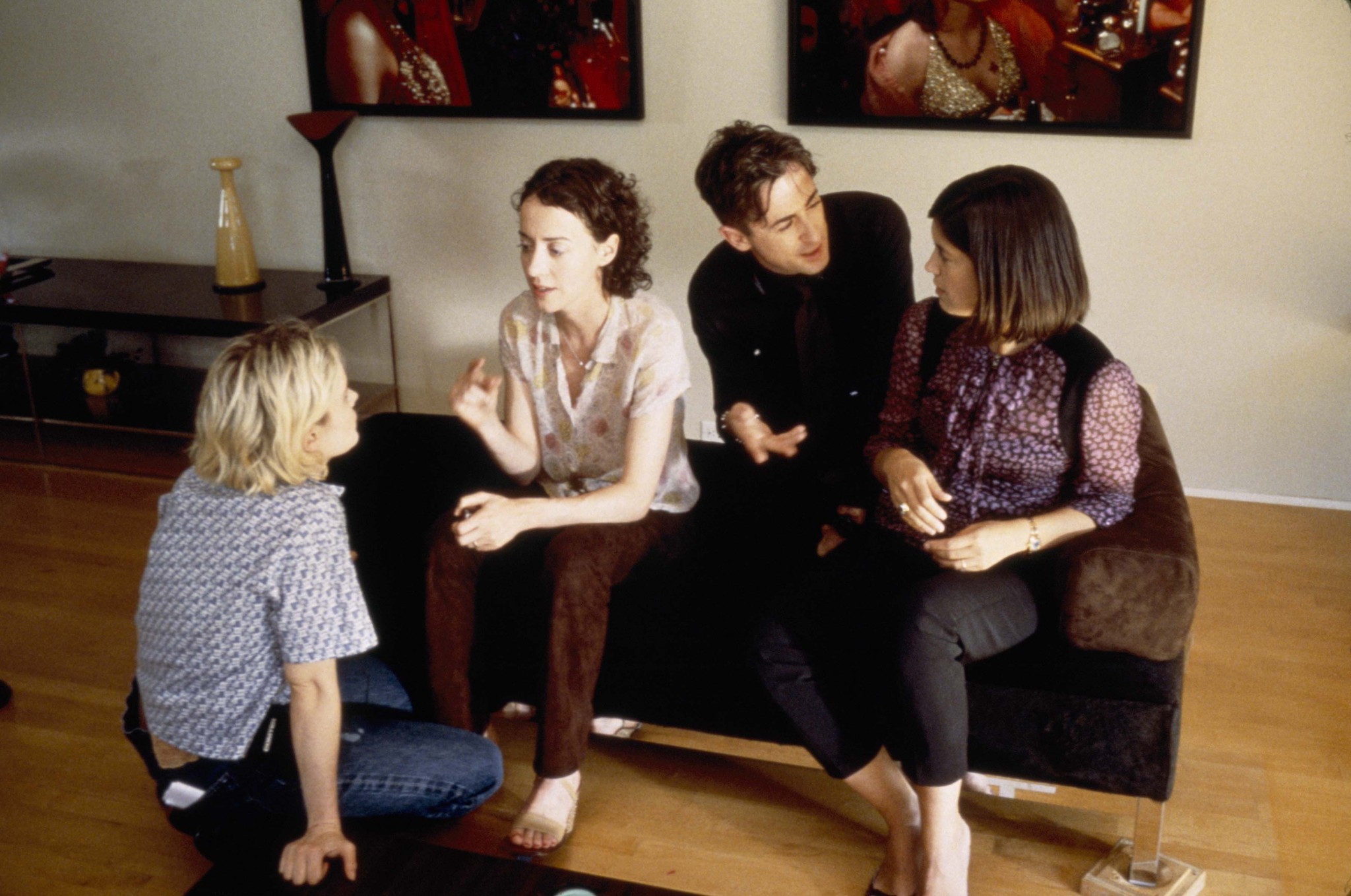 Still of Phoebe Cates, Jennifer Jason Leigh, Alan Cumming and Jane Adams in The Anniversary Party (2001)