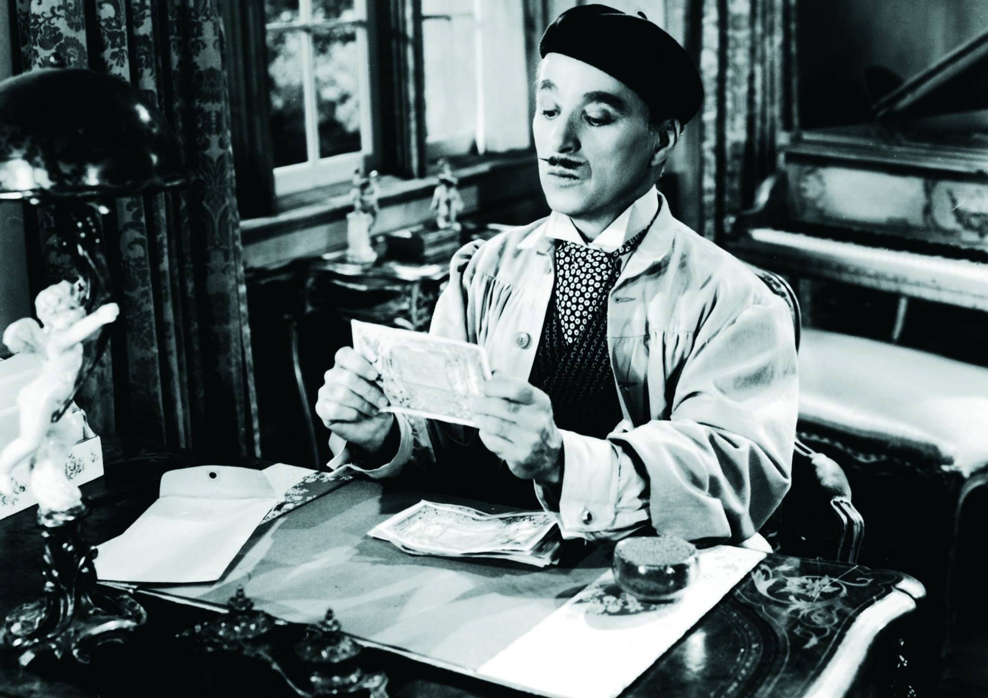 Still of Charles Chaplin in Monsieur Verdoux (1947)
