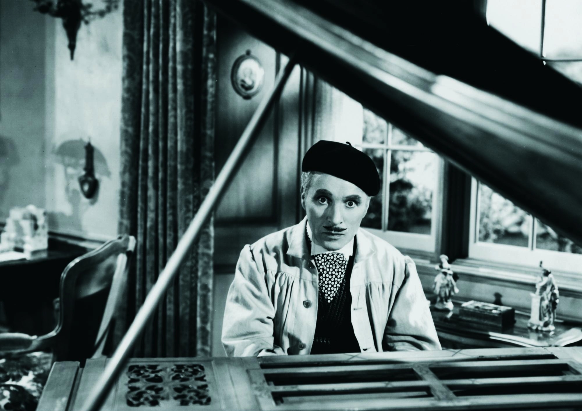 Still of Charles Chaplin in Monsieur Verdoux (1947)