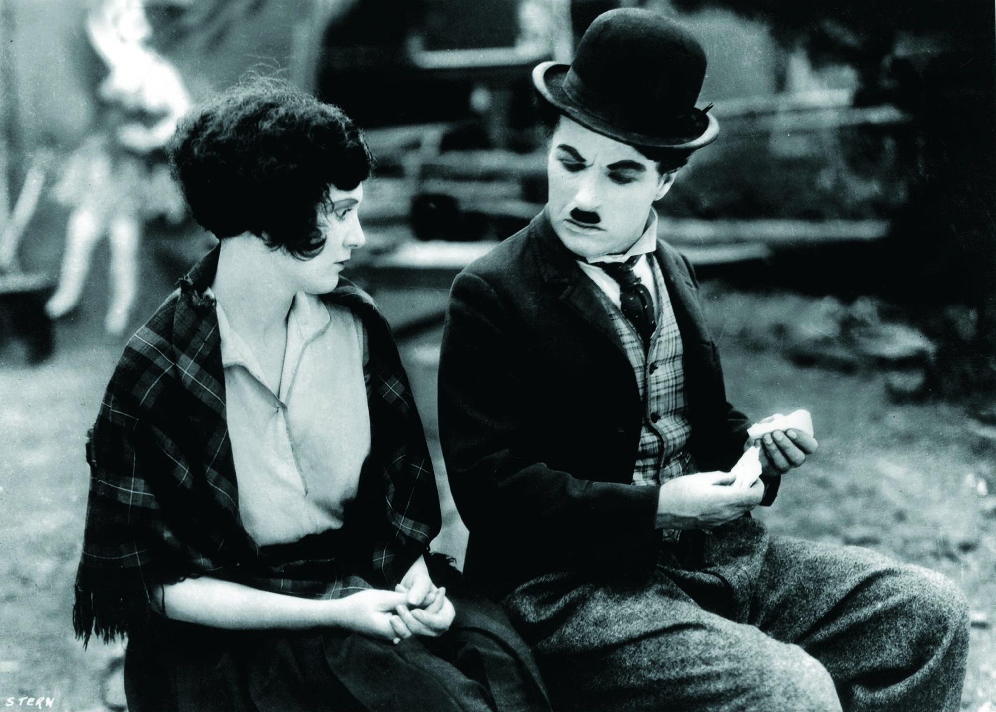 Still of Charles Chaplin and Merna Kennedy in The Circus (1928)