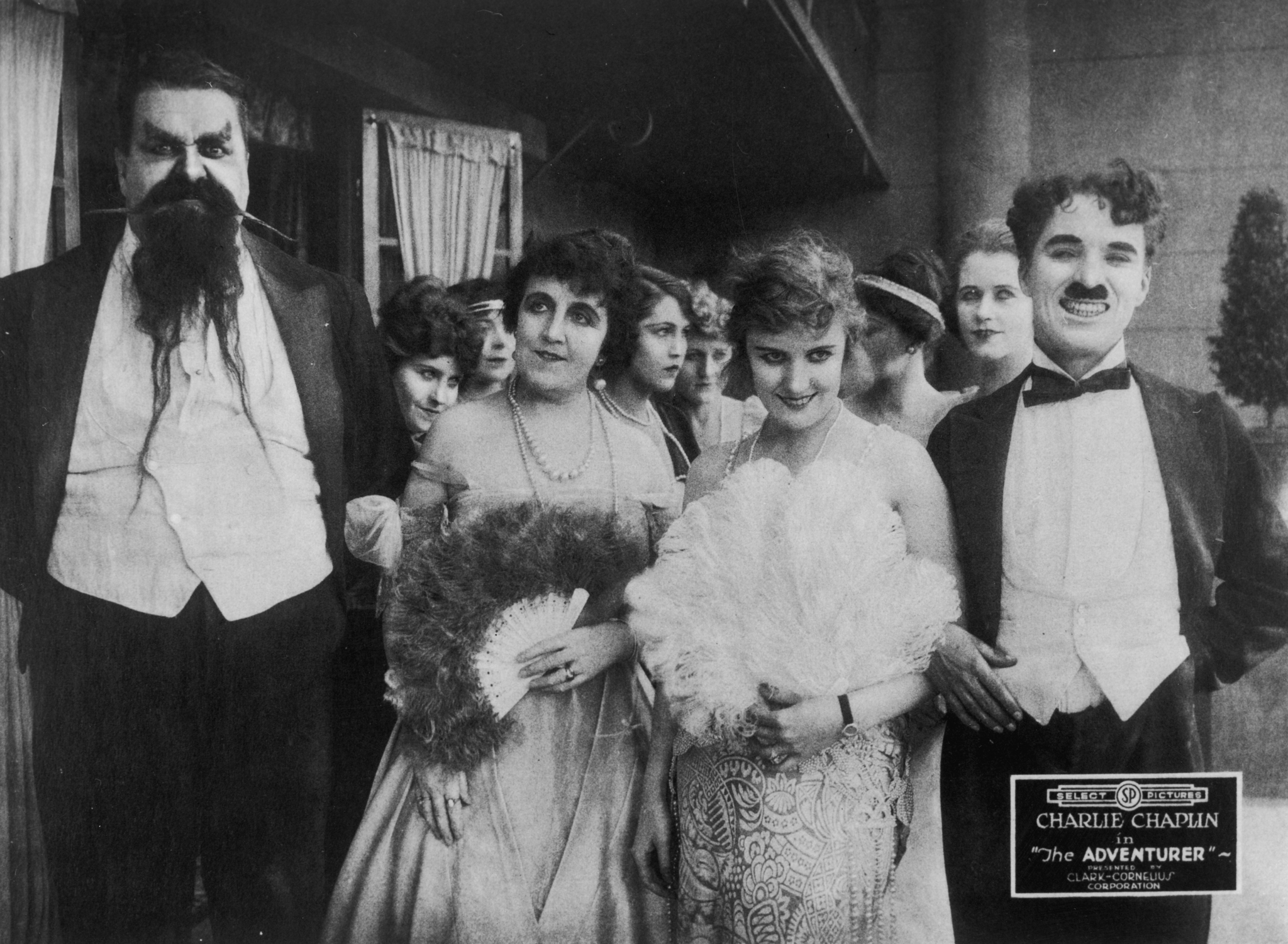 Still of Charles Chaplin, Eric Campbell, Marta Golden and Edna Purviance in The Adventurer (1917)