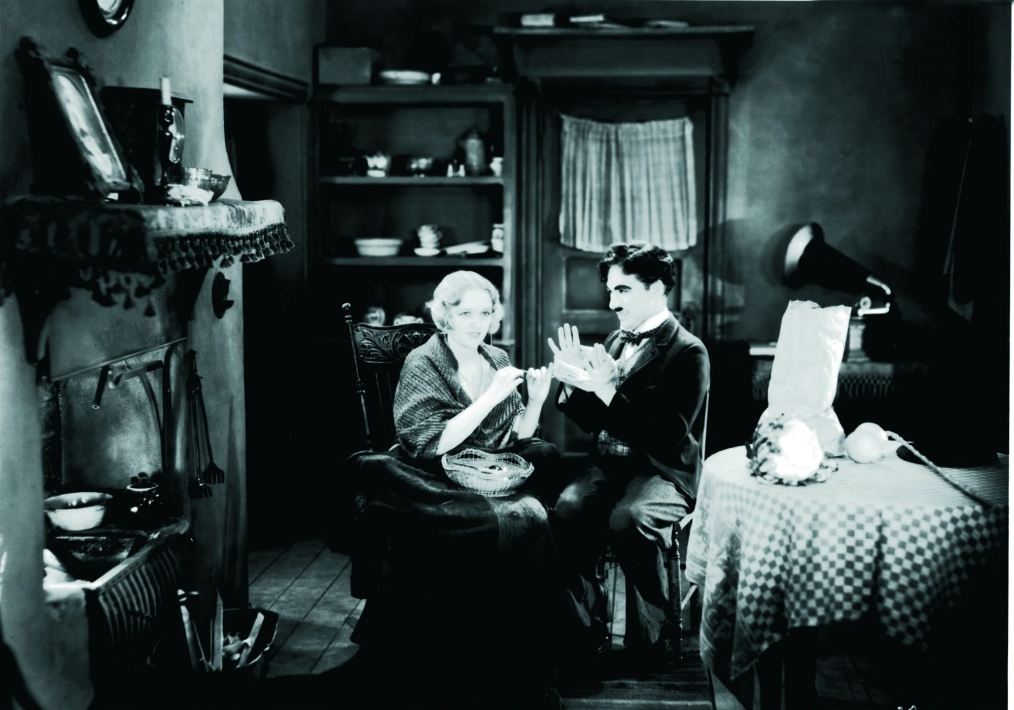Still of Charles Chaplin and Virginia Cherrill in City Lights (1931)