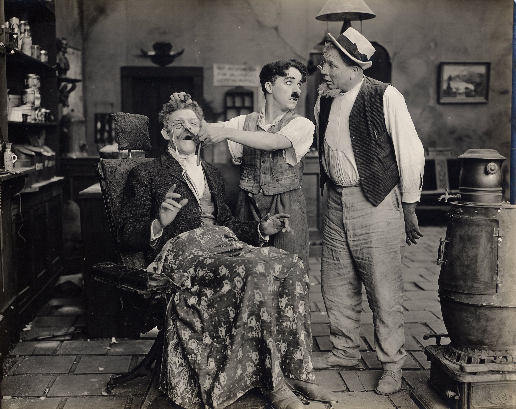 Still of Charles Chaplin in Sunnyside (1919)