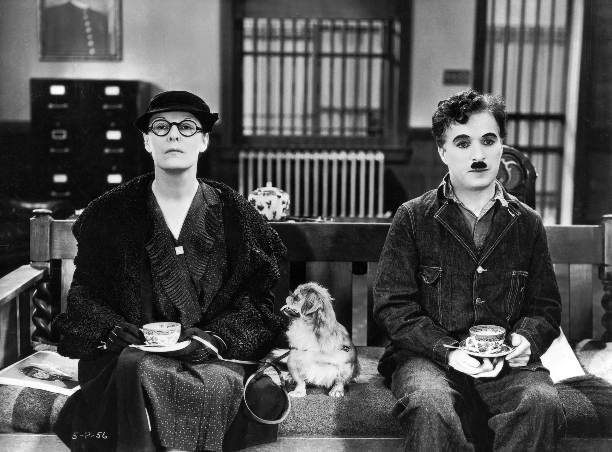 Still of Charles Chaplin in Modern Times (1936)