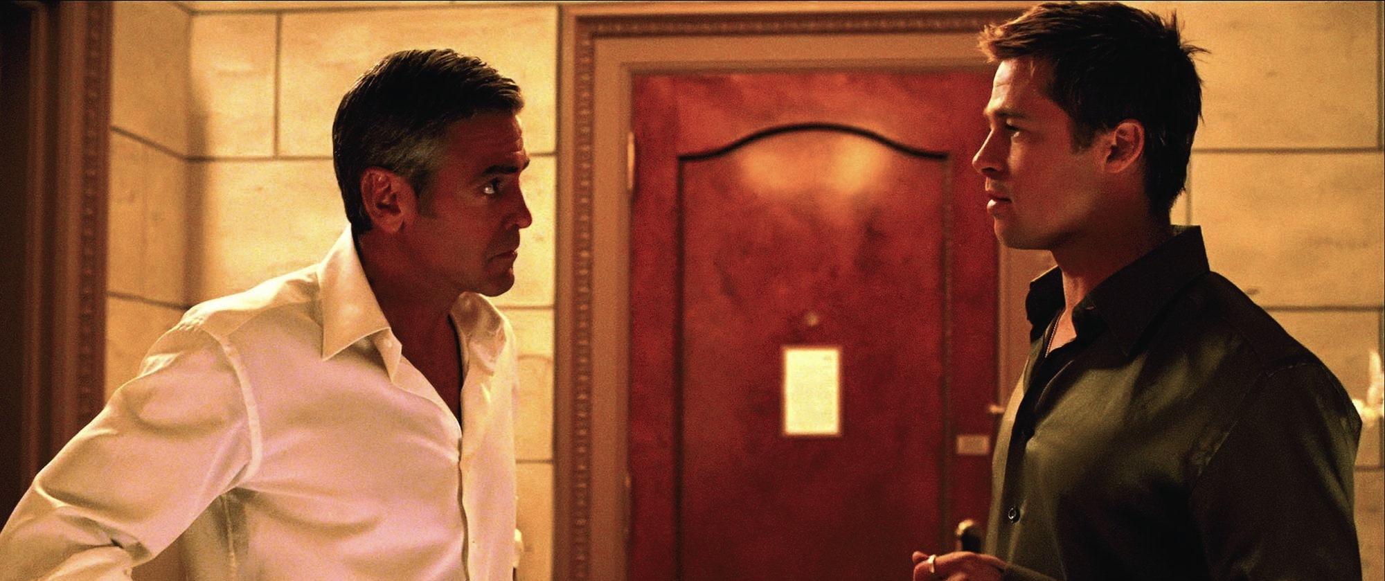 Still of Brad Pitt and George Clooney in Ocean's Thirteen (2007)
