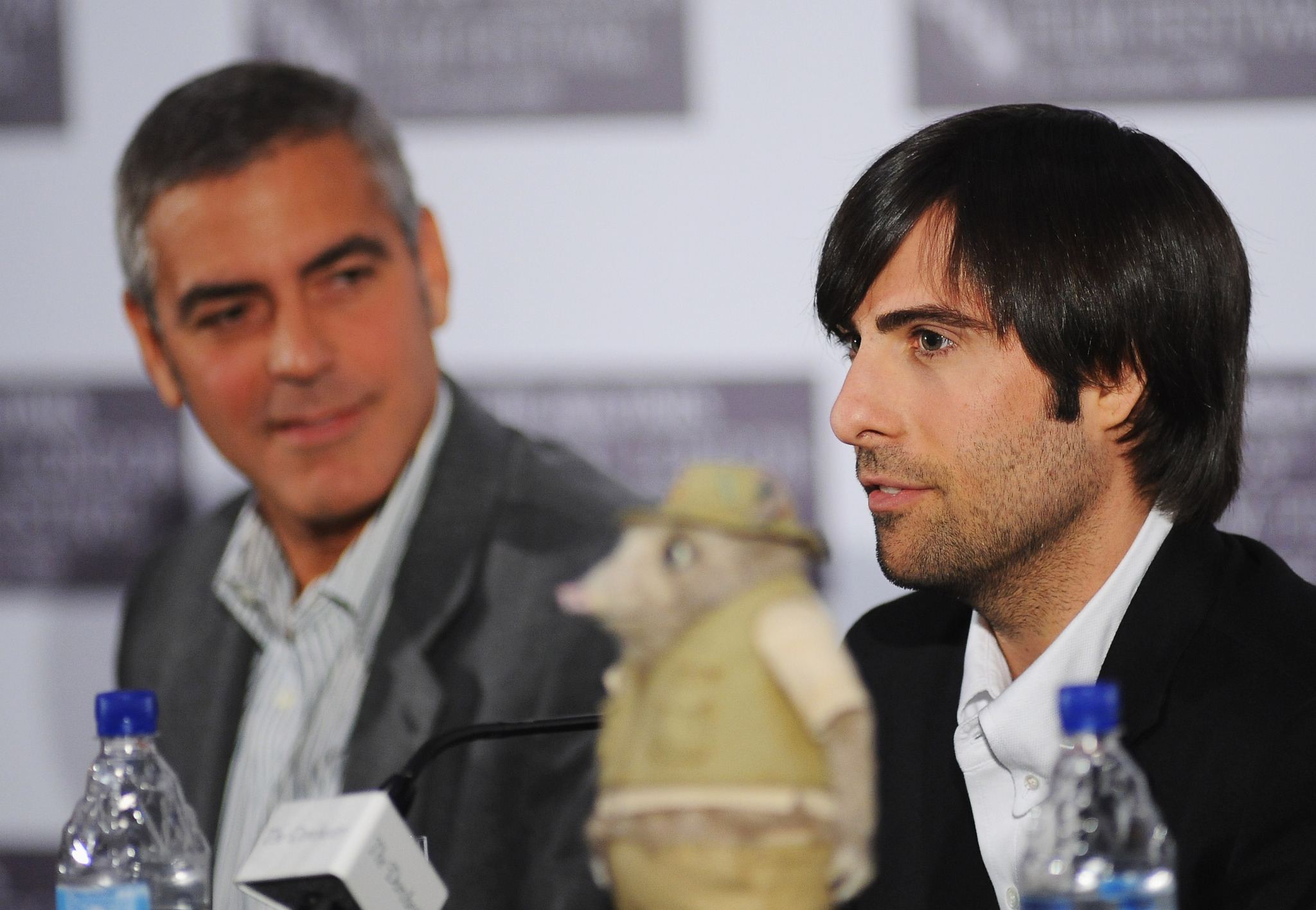 George Clooney and Jason Schwartzman at event of Fantastic Mr. Fox (2009)
