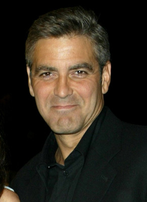 George Clooney at event of Nepakenciamas ziaurumas (2003)