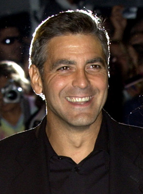 George Clooney at event of Nepakenciamas ziaurumas (2003)