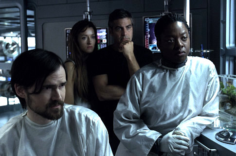 (L-R) Snow (Jeremy Davies), Rheya (Natascha McElhone), Kelvin (George Clooney) and Gordon (Viola Davis) confront the mysteries aboard a space station orbiting a mysterious planet.