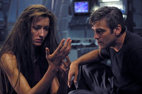 Chris Kelvin (George Clooney) has a shocking reunion with his beloved wife Rheya (Natascha McElhone).