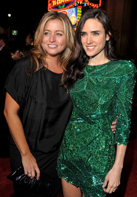 Jennifer Connelly and Nancy Juvonen at event of He's Just Not That Into You (2009)