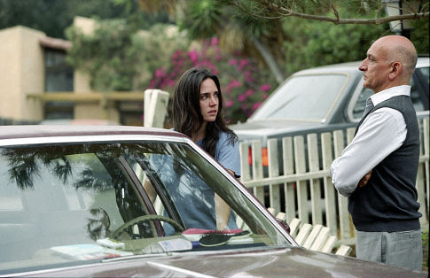 Still of Jennifer Connelly and Ben Kingsley in Smelio ir ruko namai (2003)