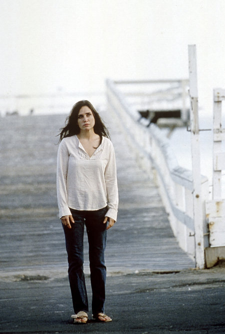 Still of Jennifer Connelly in Smelio ir ruko namai (2003)