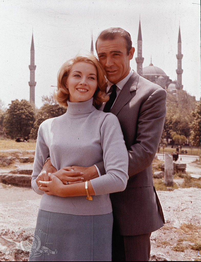 Still of Sean Connery and Daniela Bianchi in Is Rusijos su meile (1963)