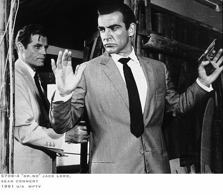 Still of Sean Connery and Jack Lord in Daktaras Ne (1962)