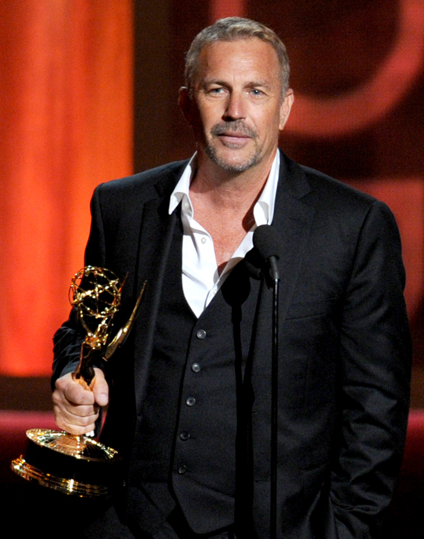 Kevin Costner at event of The 64th Primetime Emmy Awards (2012)