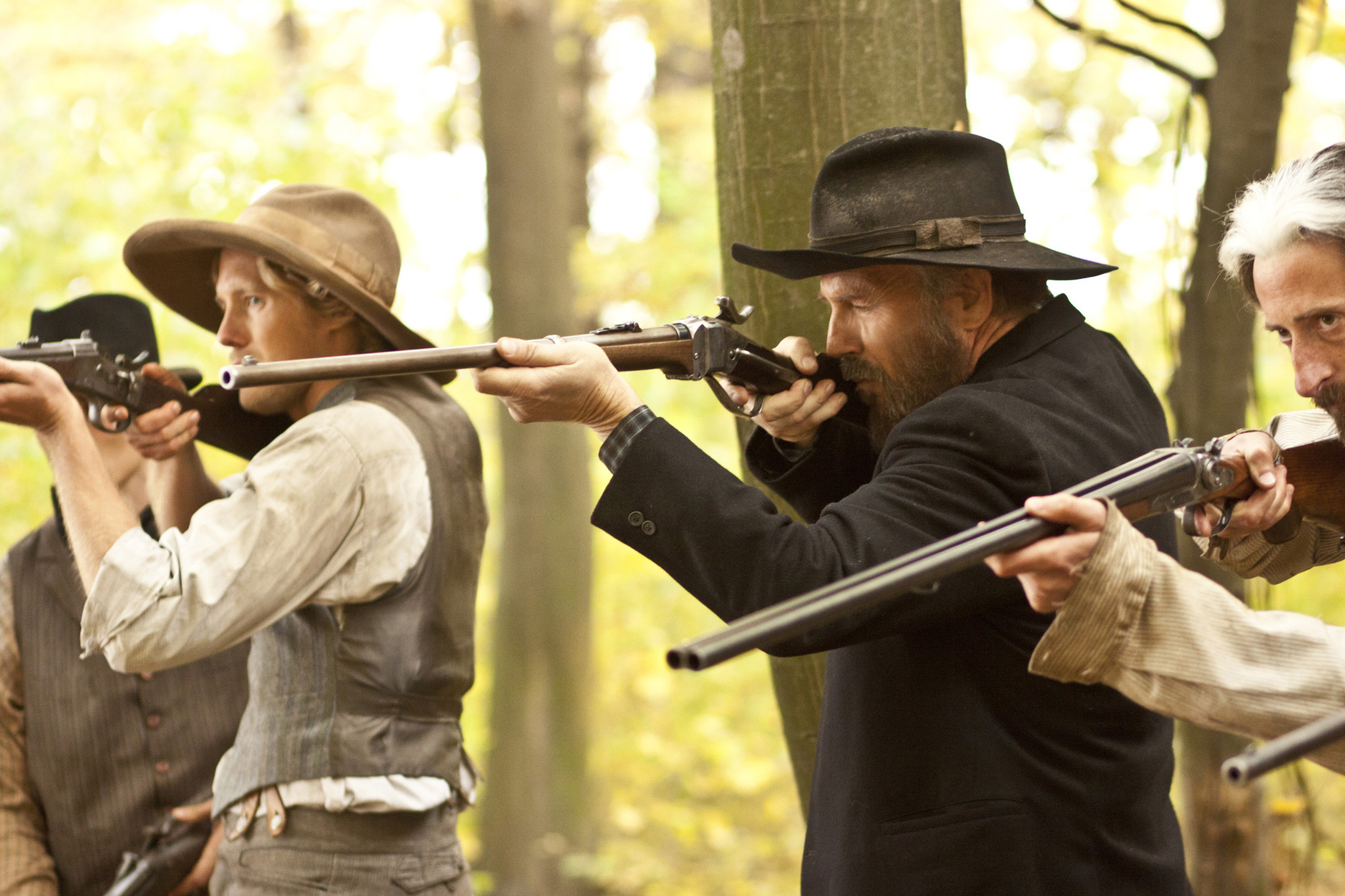 Still of Kevin Costner and Matt Barr in Hatfields & McCoys (2012)