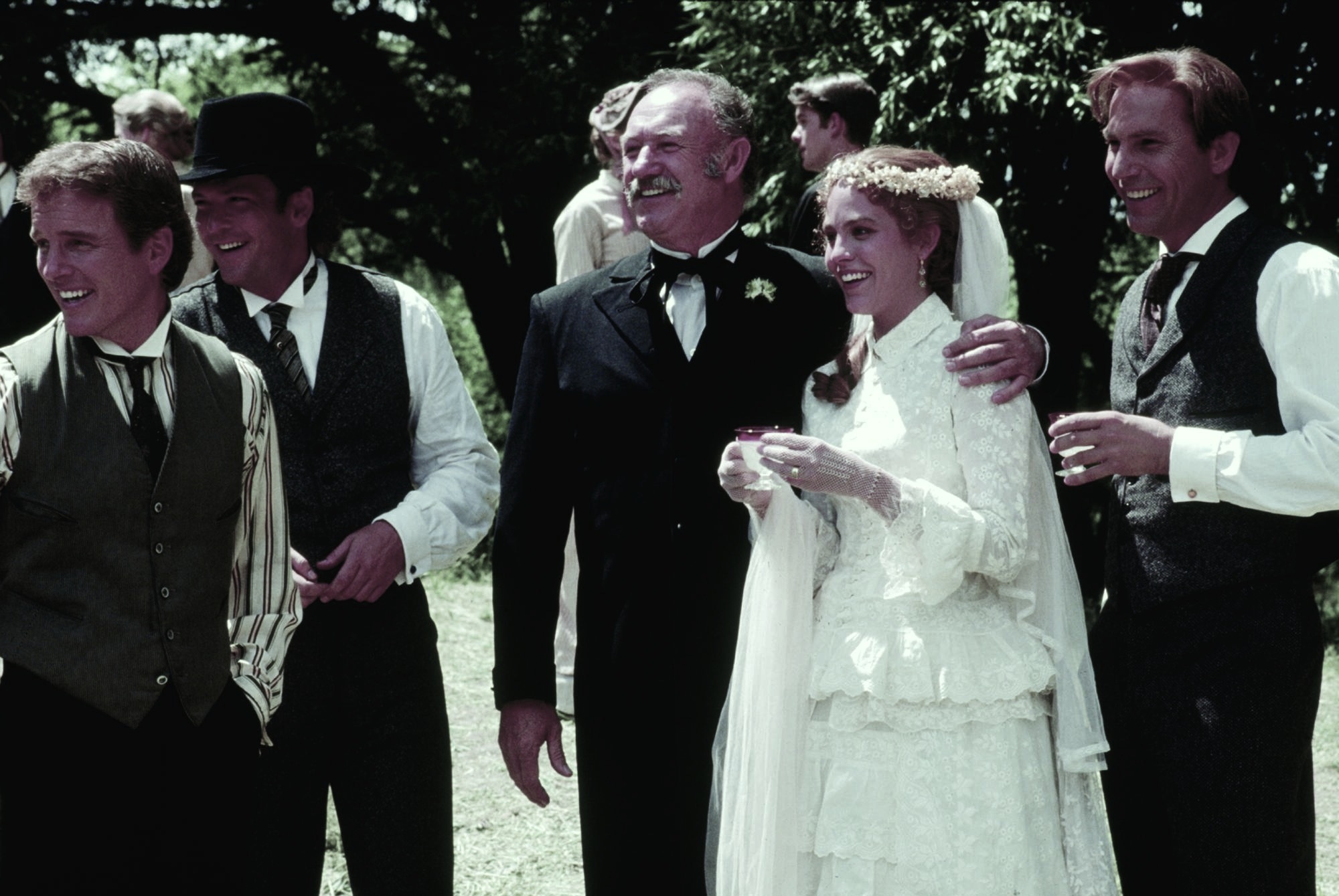 Still of Kevin Costner and Gene Hackman in Wyatt Earp (1994)