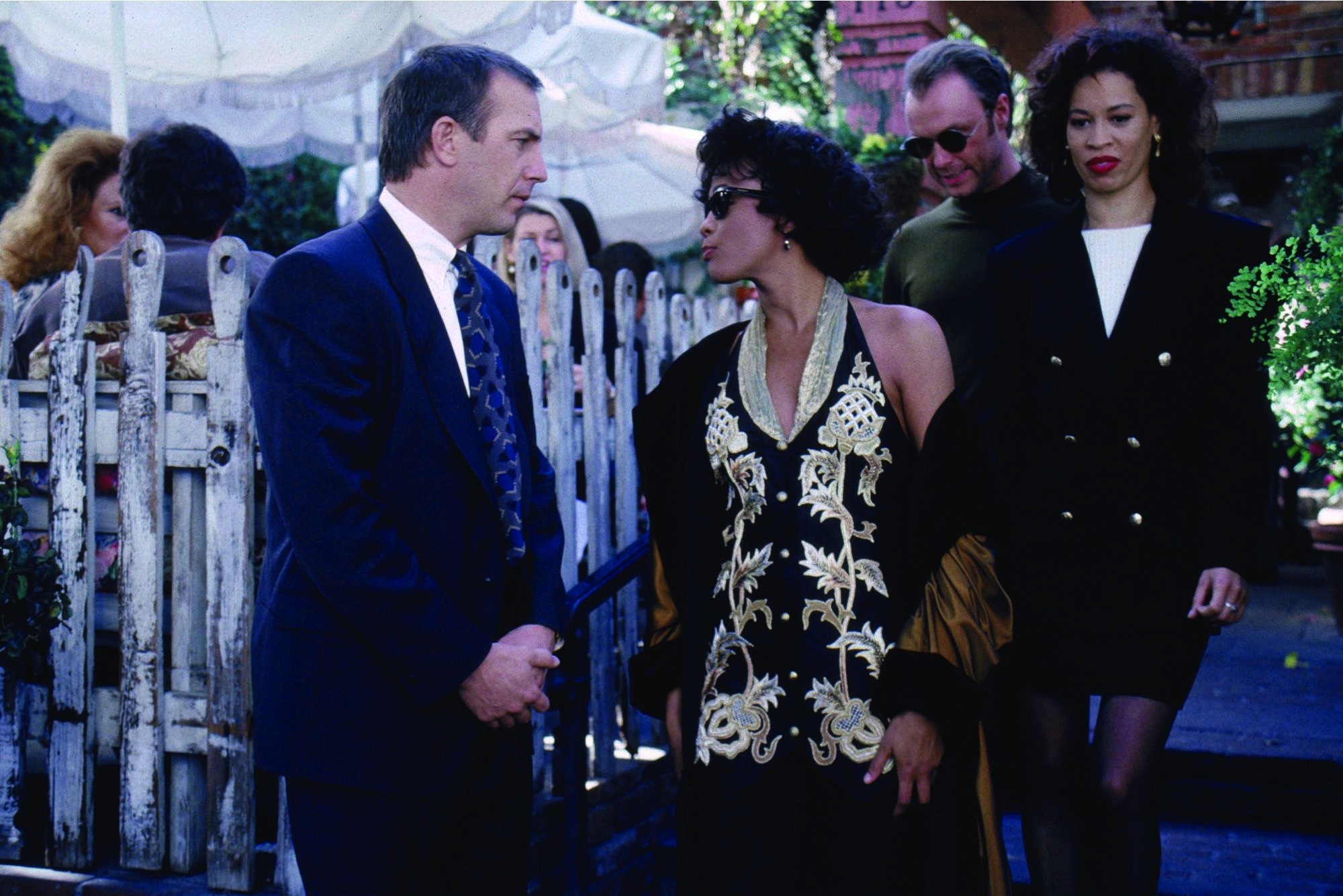Still of Kevin Costner, Whitney Houston and Michele Lamar Richards in The Bodyguard (1992)