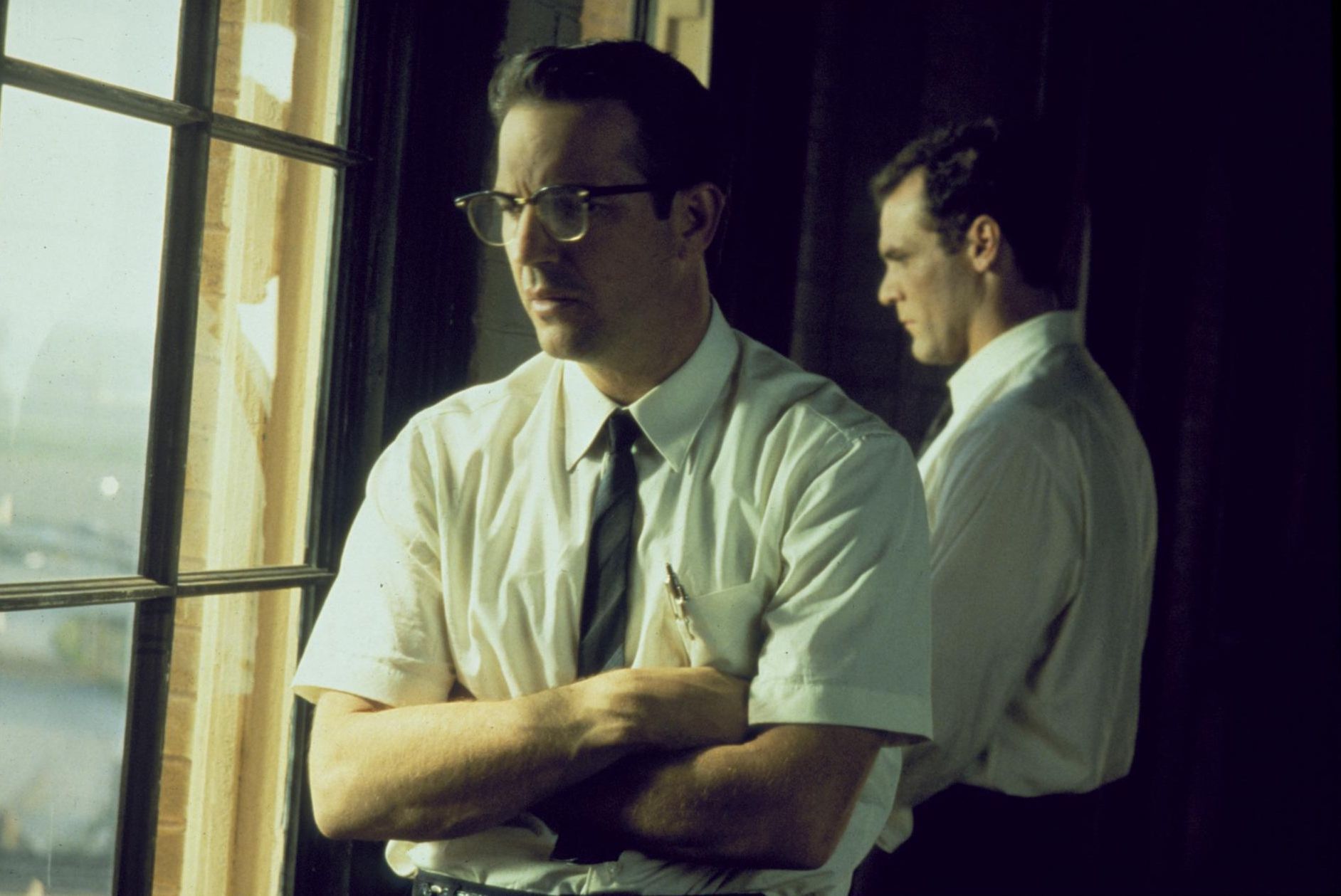 Still of Kevin Costner and Jay O. Sanders in JFK (1991)