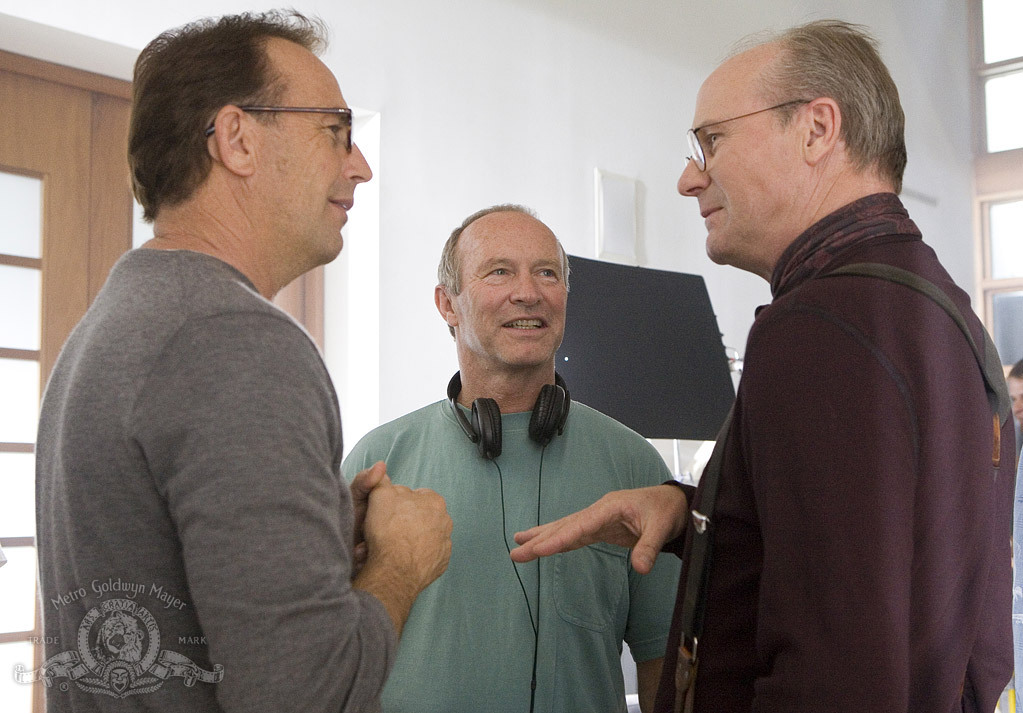 Still of Kevin Costner, William Hurt and Bruce A. Evans in Mr. Brooks (2007)