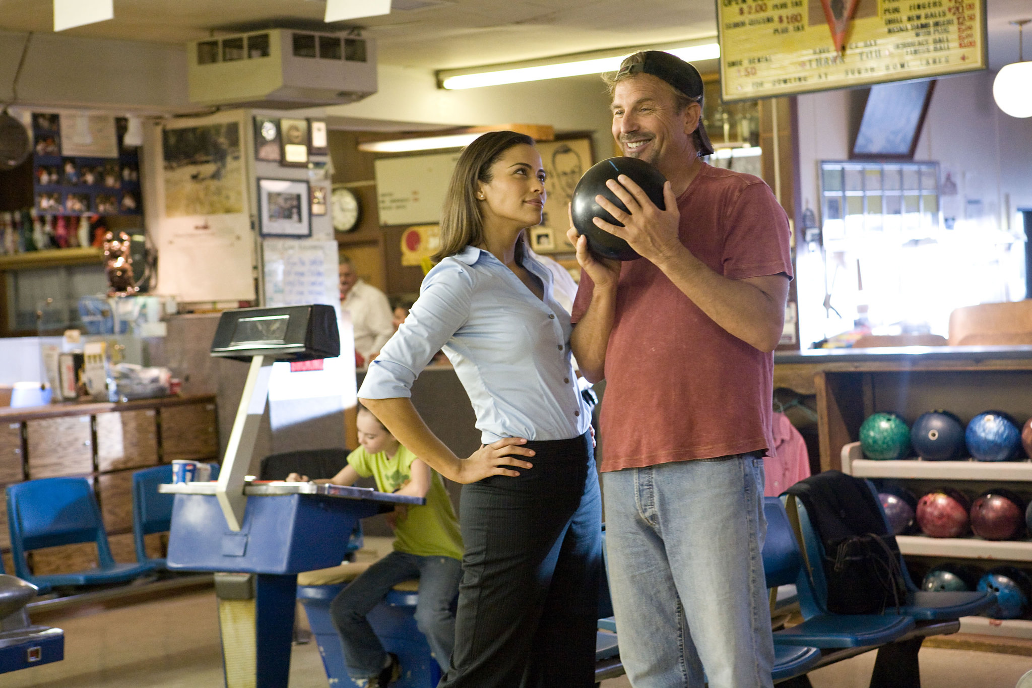 Still of Kevin Costner and Paula Patton in Swing Vote (2008)