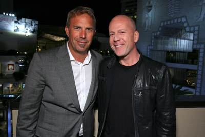 Kevin Costner and Bruce Willis at event of Mr. Brooks (2007)