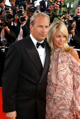 Kevin Costner at event of Matrica: Perkrauta (2003)