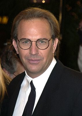 Kevin Costner at event of Thirteen Days (2000)