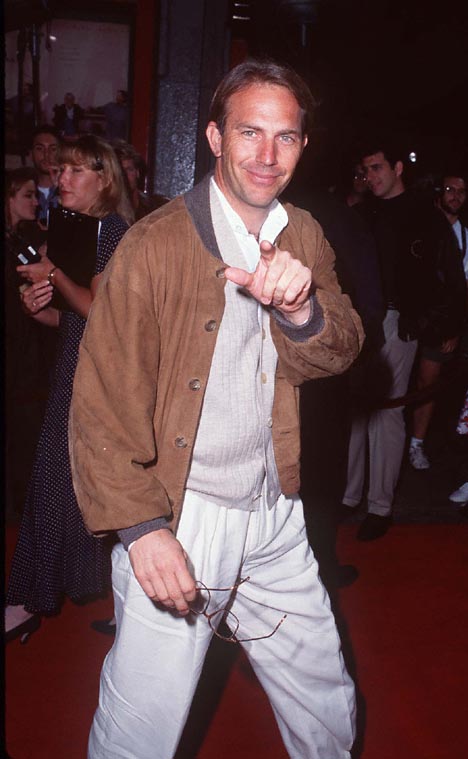 Kevin Costner at event of French Kiss (1995)