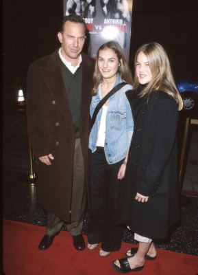 Kevin Costner, Annie Costner and Lily Costner at event of Play It to the Bone (1999)