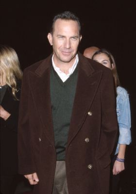 Kevin Costner at event of Play It to the Bone (1999)