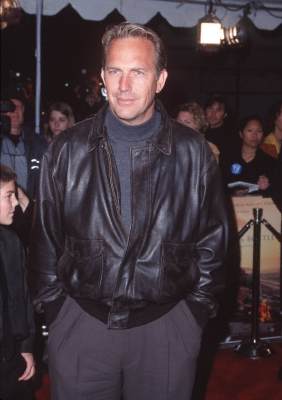 Kevin Costner at event of Message in a Bottle (1999)