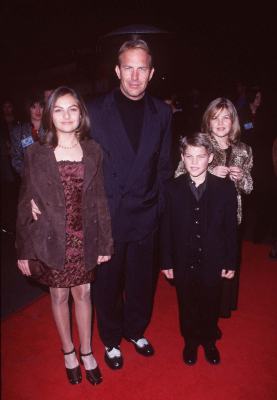 Kevin Costner, Annie Costner, Joe Costner and Lily Costner at event of The Postman (1997)