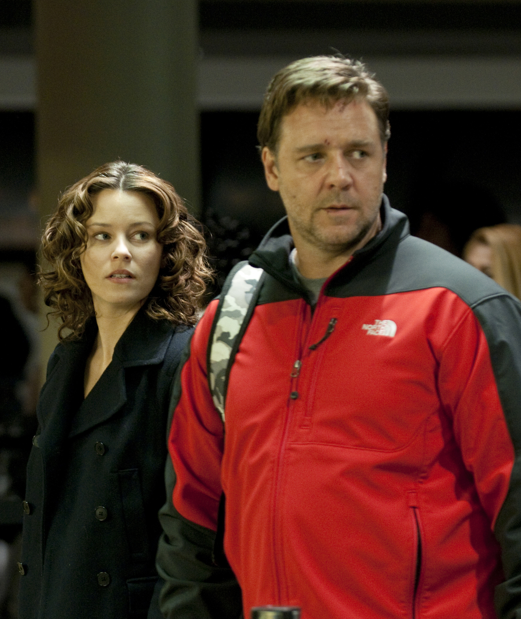 Still of Russell Crowe and Elizabeth Banks in Trys itemptos dienos (2010)