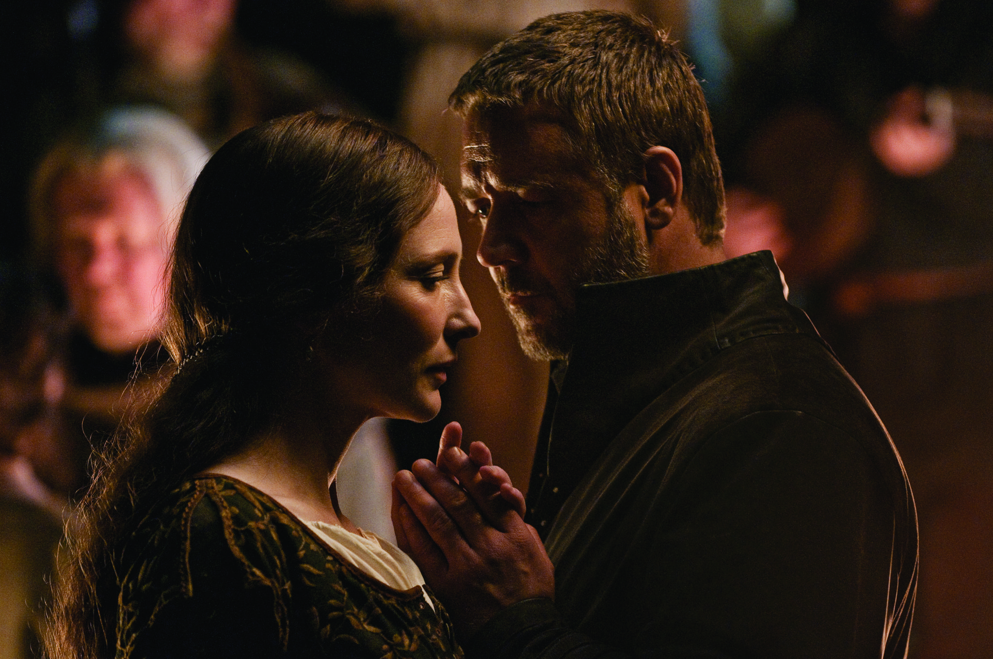 Still of Russell Crowe and Cate Blanchett in Robinas Hudas (2010)