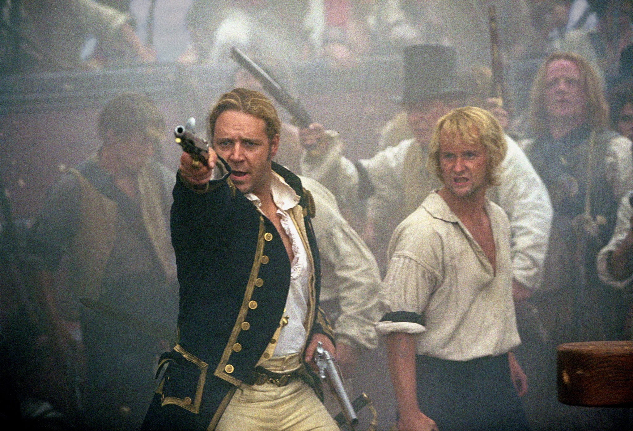 Still of Russell Crowe and Billy Boyd in Master and Commander: The Far Side of the World (2003)