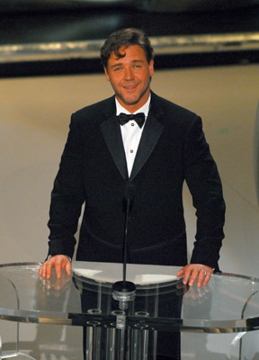 Russell Crowe at event of The 78th Annual Academy Awards (2006)