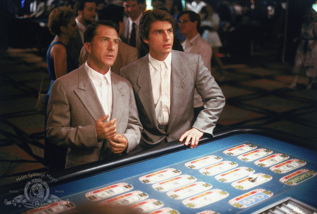 Still of Tom Cruise and Dustin Hoffman in Lietaus zmogus (1988)