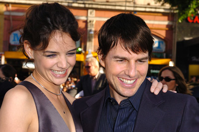 Tom Cruise and Katie Holmes at event of Betmenas: Pradzia (2005)