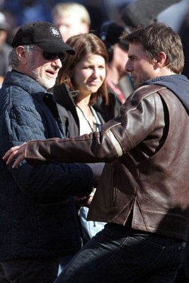 Tom Cruise and Steven Spielberg at event of Pasauliu karas (2005)